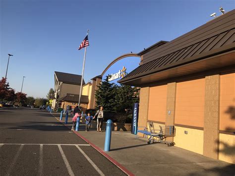 Walmart auburn wa - AUBURN, Wash. - Auburn police are investigating after they say a Walmart employee stabbed another employee multiple times Wednesday morning. The stabbing happened at the location on 762 Outlet Collection Way before 4:45 a.m. When officers arrived, they found a 31-year-old man with multiple stab wounds. …